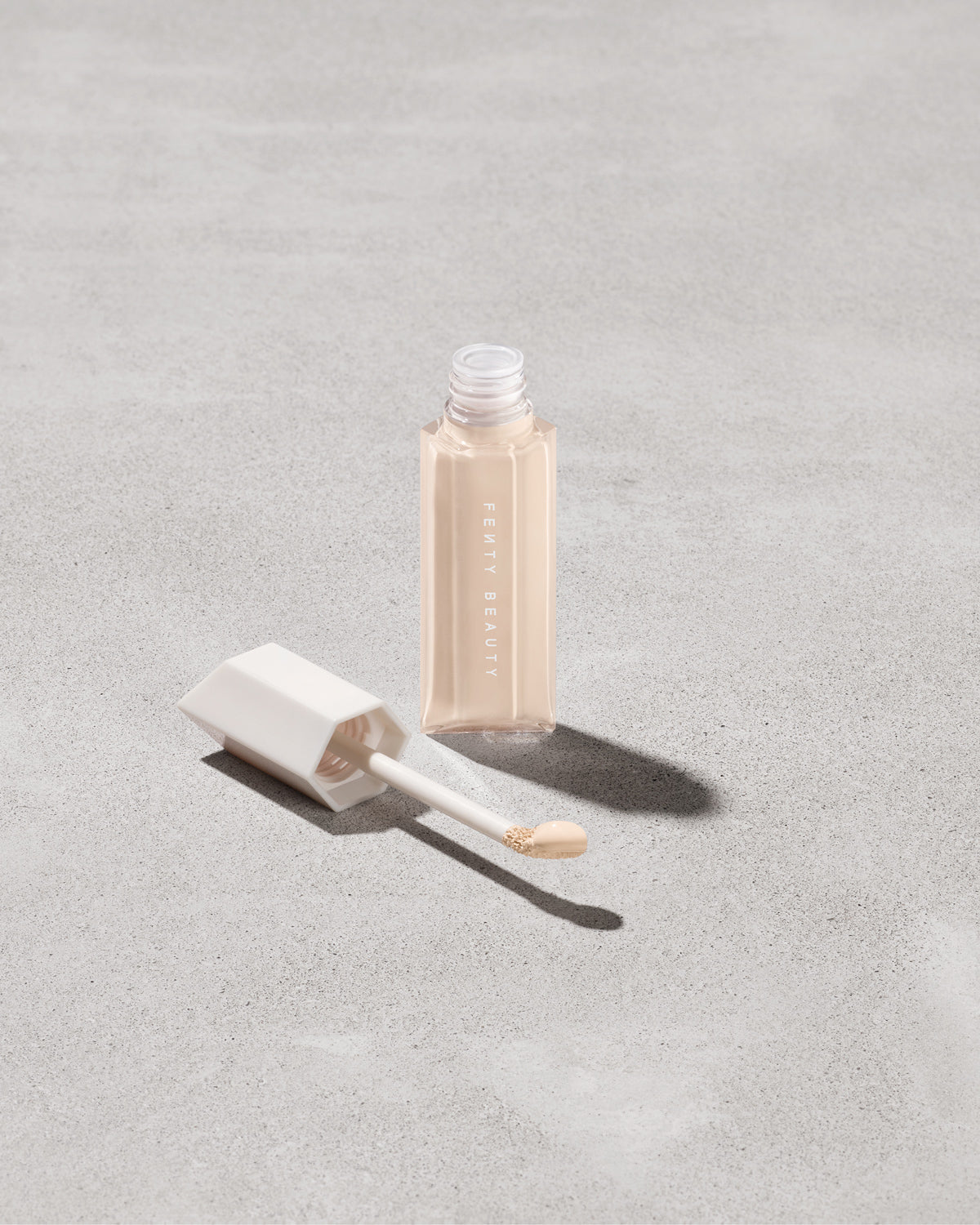 We're Even Hydrating Longwear Concealer ?? 130W