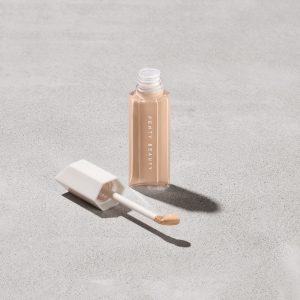 We're Even Hydrating Longwear Concealer ?? 200C