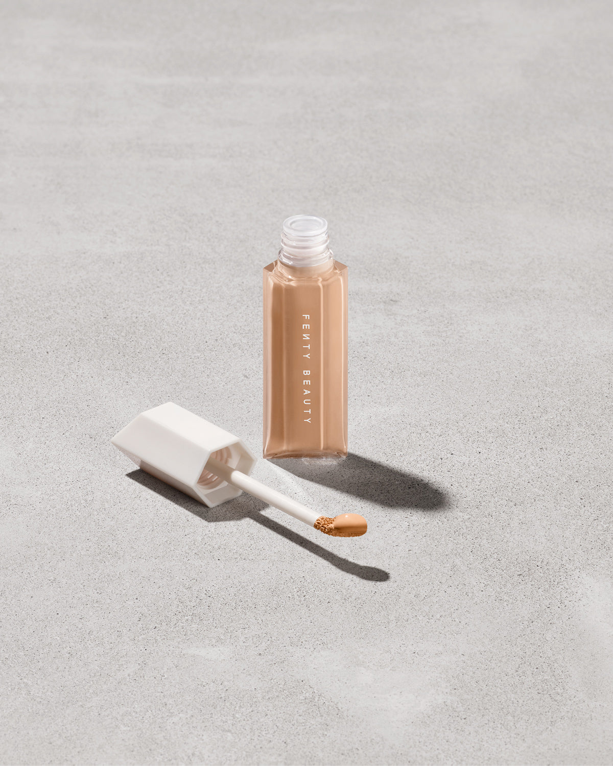 We're Even Hydrating Longwear Concealer ?? 250W