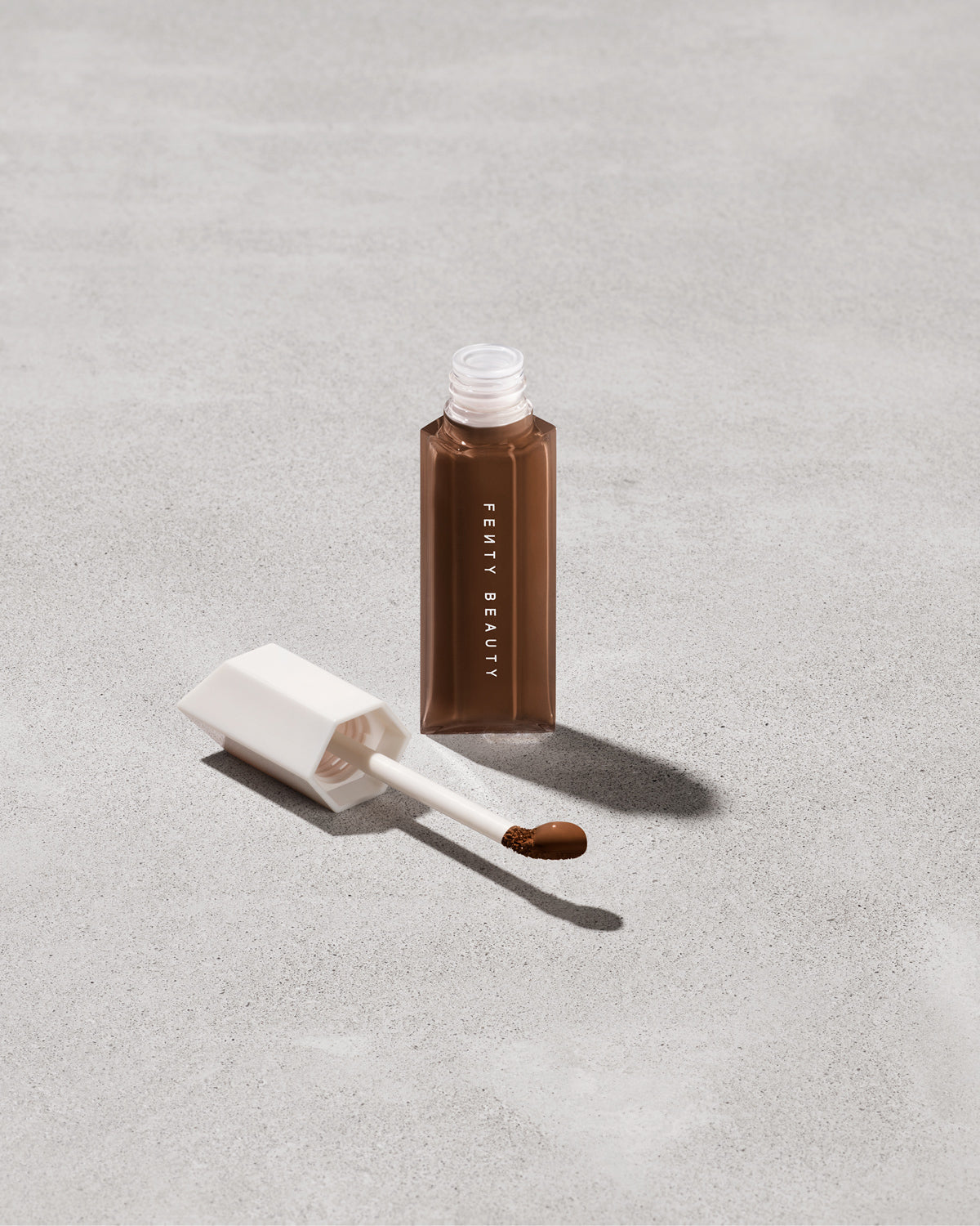 We're Even Hydrating Longwear Concealer ?? 470W