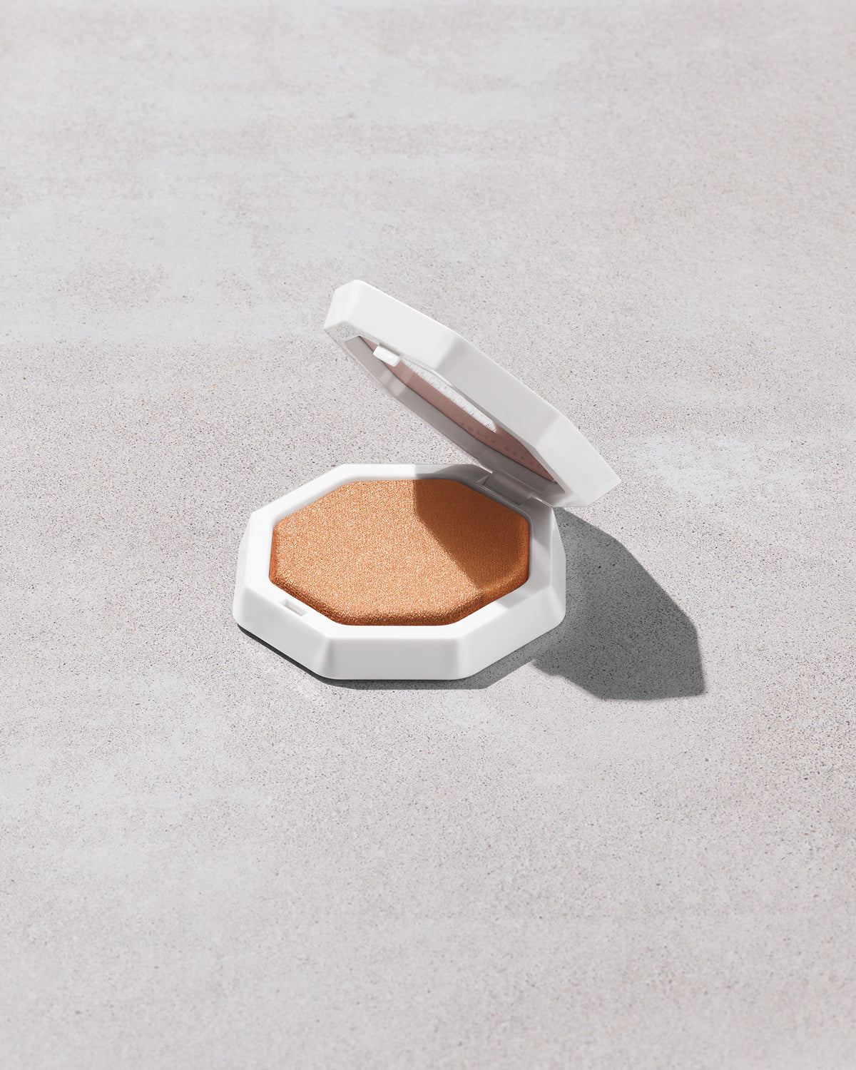Demi'glow Light-Diffusing Highlighter ?? Trophies in Truffle