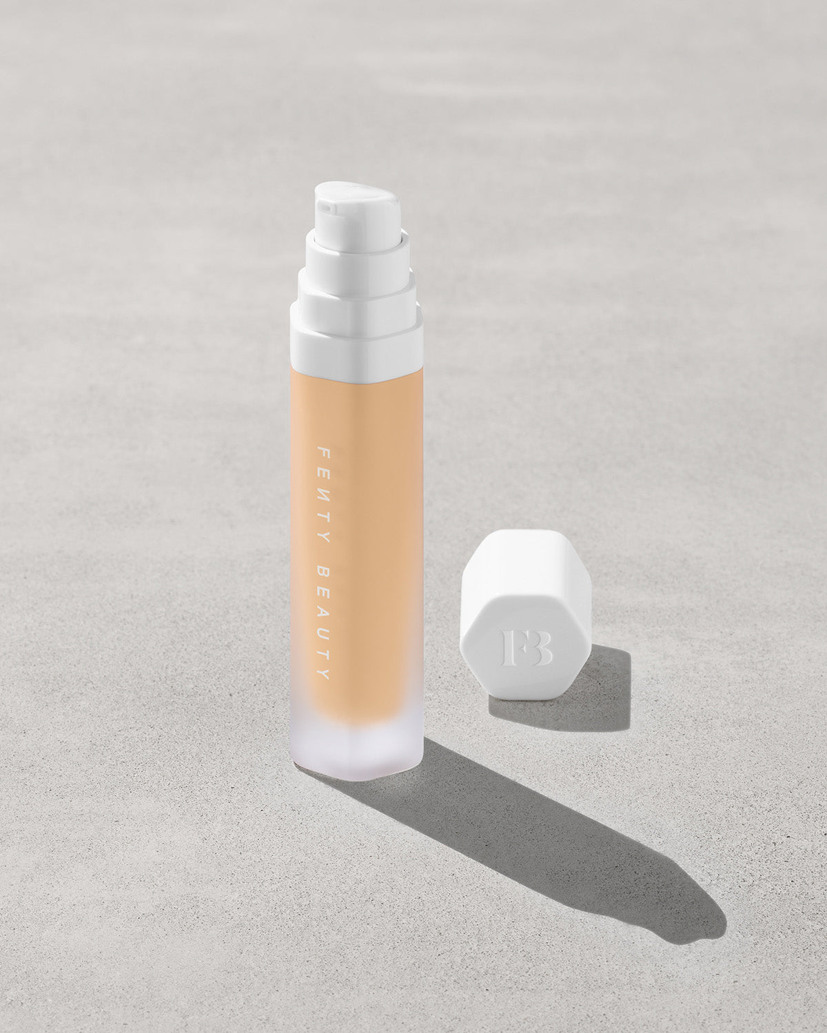 Soft'lit Naturally Luminous Longwear Foundation ?? 210